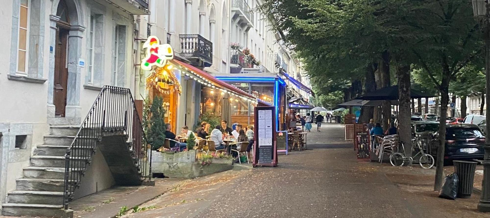 Au 47 Allees D'Etigny - Central & Standing - Avec Parking - Linge De Lit Et De Toilette Inclus Bagnères-de-Luchon 외부 사진